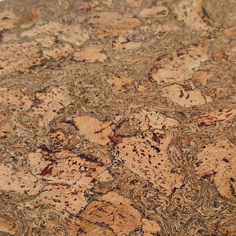 Éclats clairs sur liant vert olive, texture teintée du liège vue de près