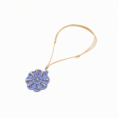 Collier pendentif fleur en liège du Portugal — bijou artisanal métal blanchi