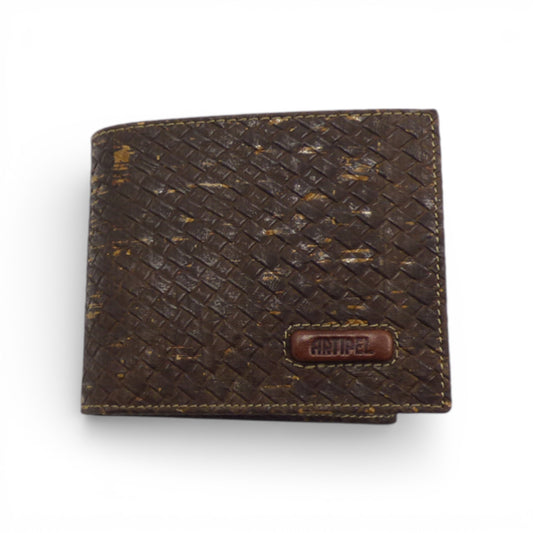 Compact "Tressé" cork wallet for men by Artipel, featuring a textured design and slim profile.