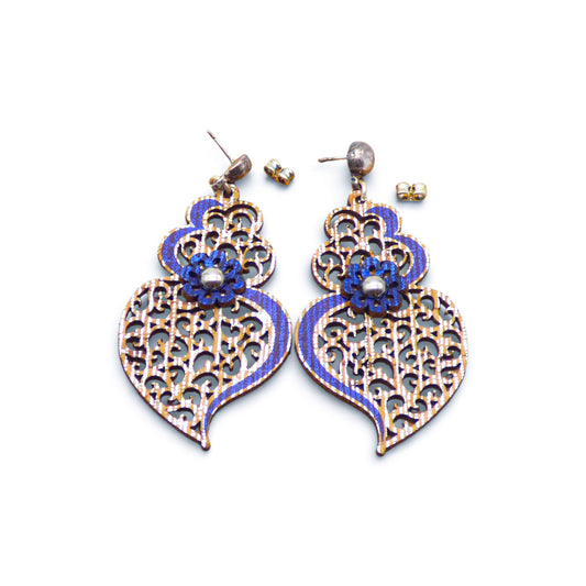 Boucles d'oreilles en liège "Cœur de Viana" bleu et argent d'Artipel, affichant un design élégant et naturel.
