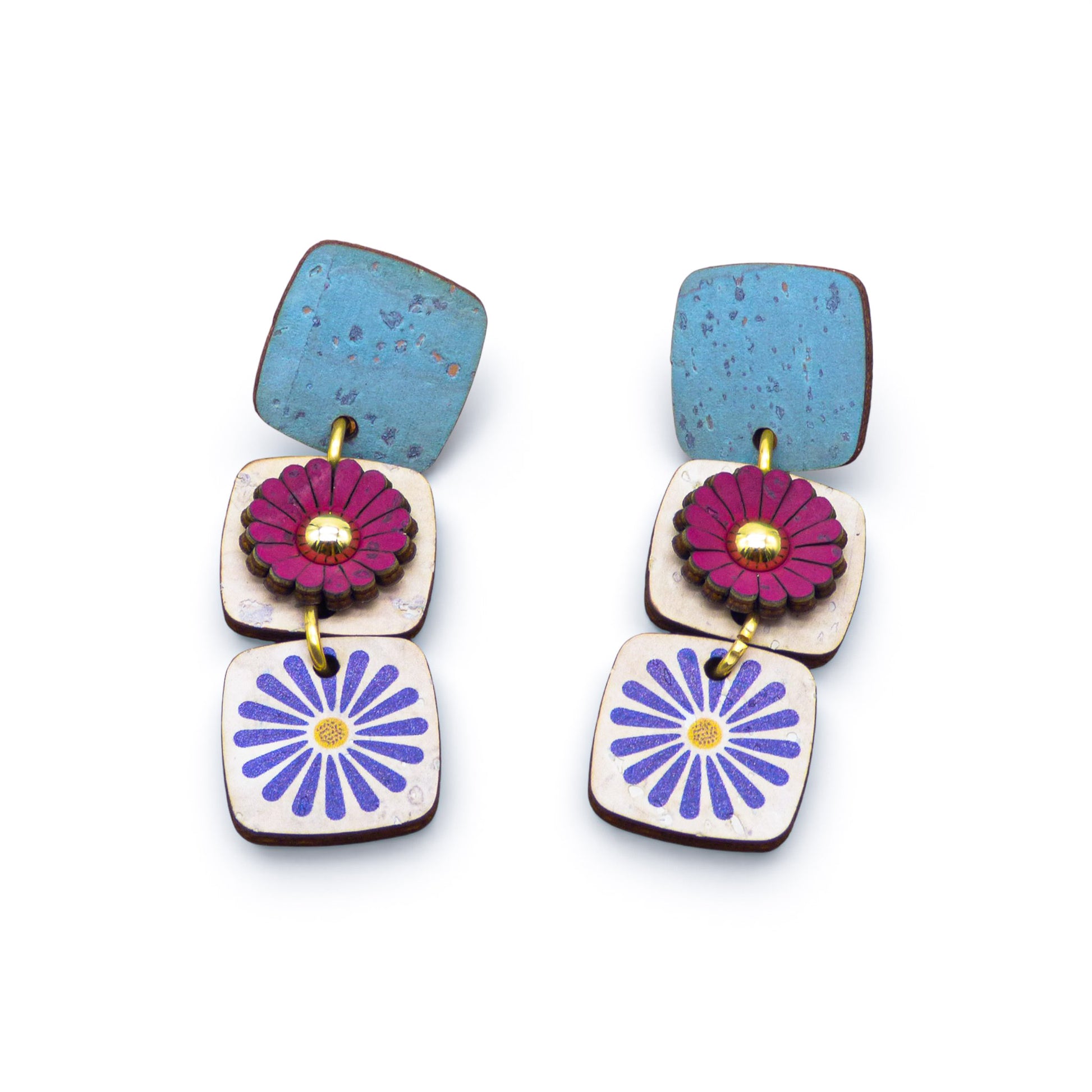 Boucles d'oreilles en liège "Long Spring Flower" d'Artipel, présentant des fleurs bleues et roses en design pendante.