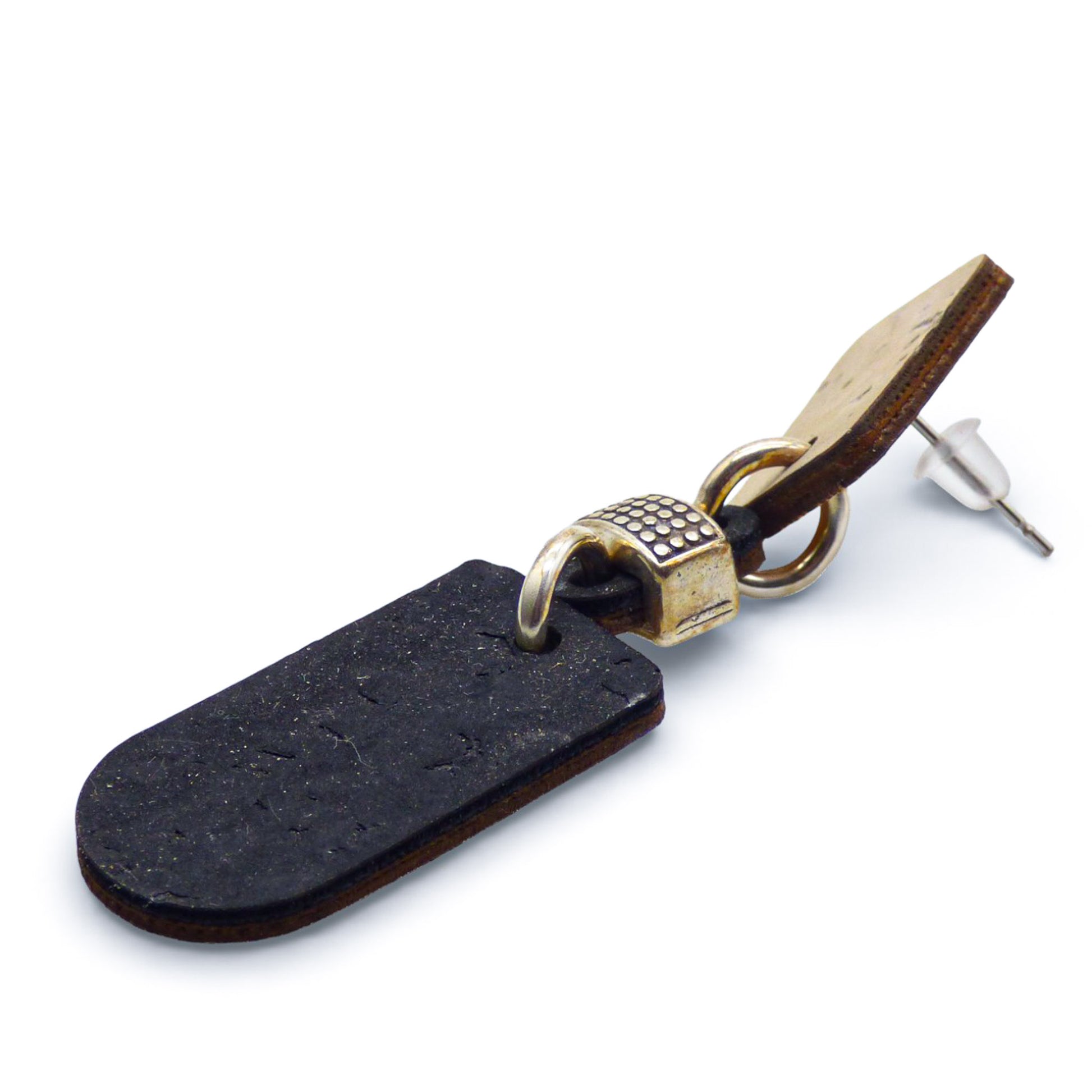 Boucles d'oreilles pendantes en liège noir et blanc avec strass, marque Artipel, présentées sur fond neutre.