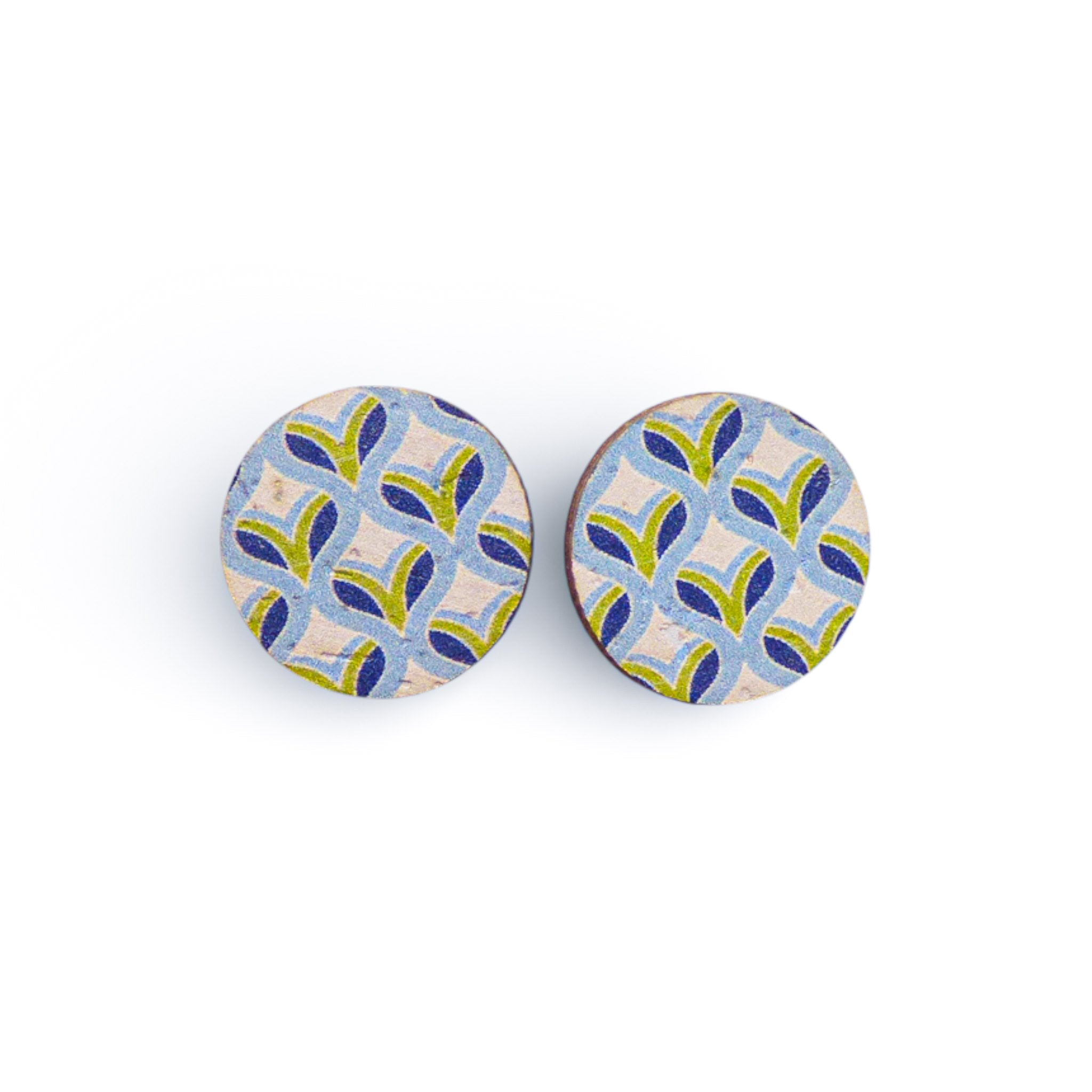 Boucles d'Oreilles vegan et éco-responsable en liège naturel du Portugal : Clous d'oreilles en liège Cross - Artipel - Home & Liège