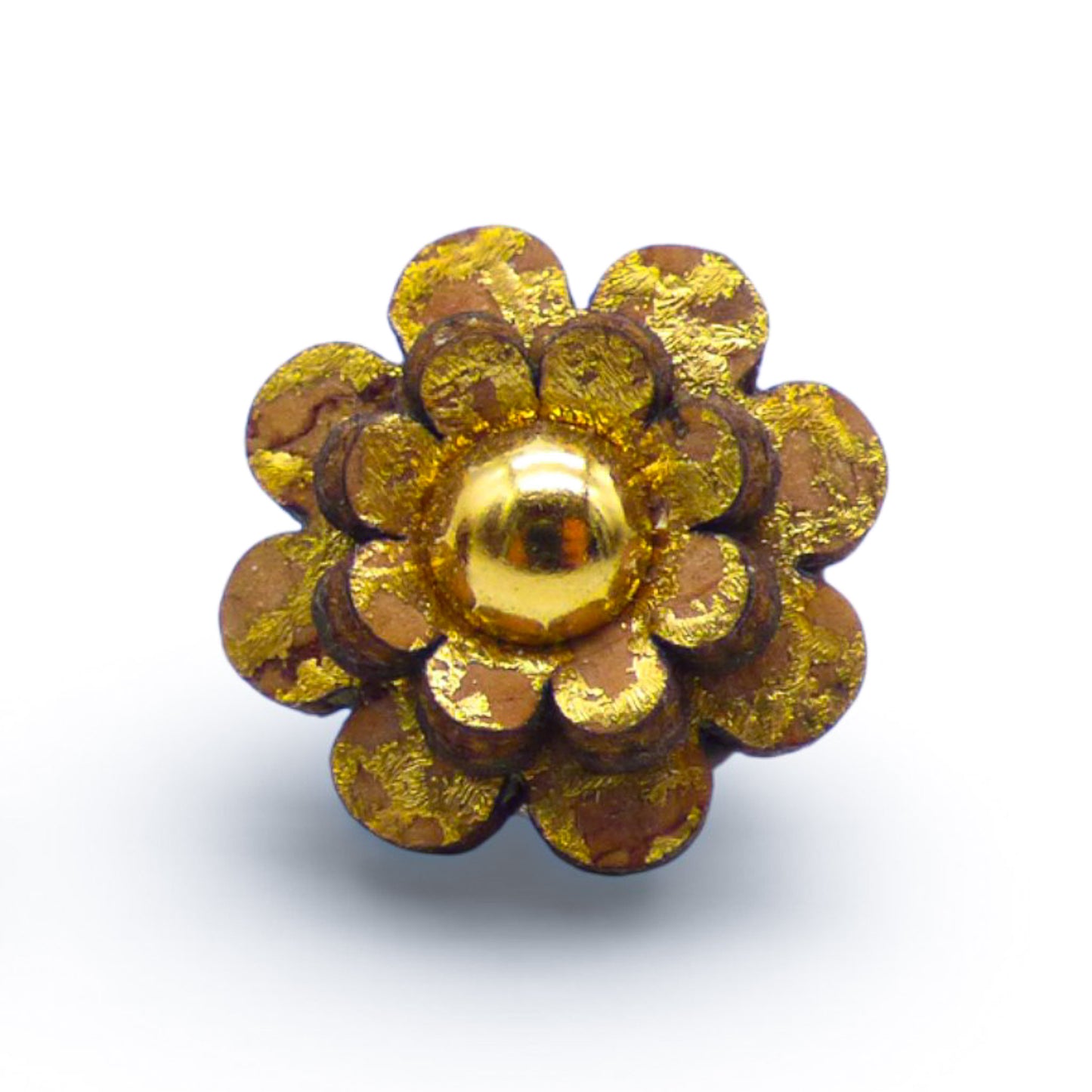 Boucles d'oreilles en liège rondes avec motif de fleur dorée de la marque Artipel.