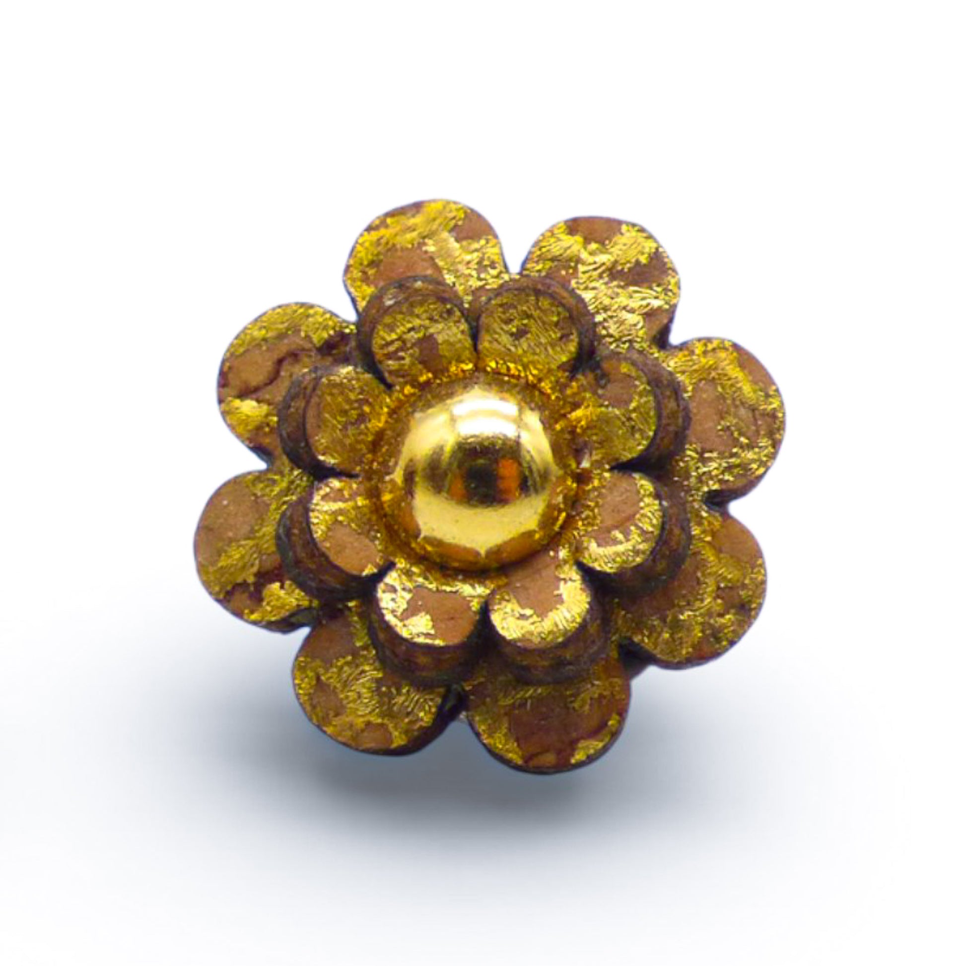 Boucles d'oreilles en liège rondes avec motif de fleur dorée de la marque Artipel.