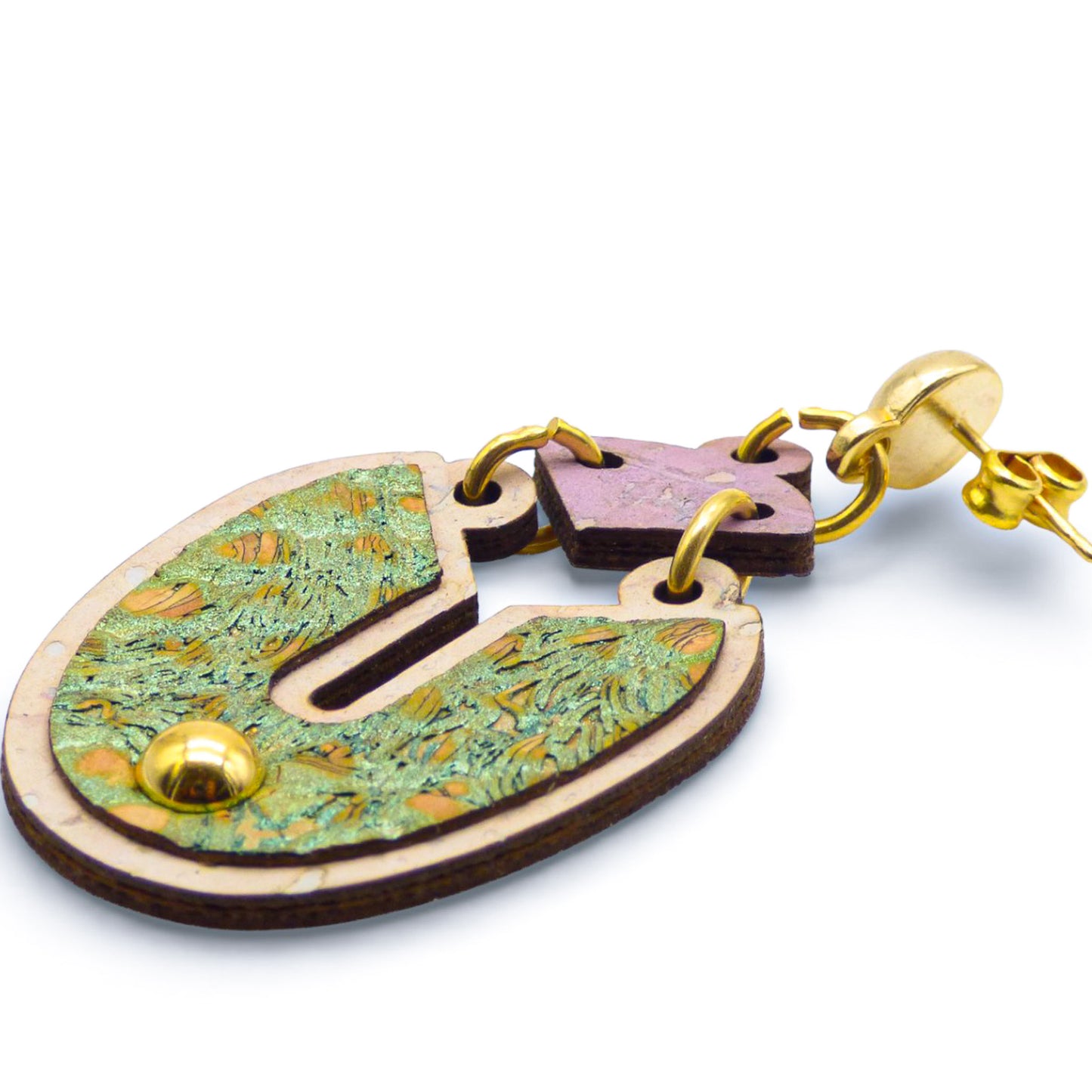 Boucles d'oreilles en liège "Scarabée" vert et violet d'Artipel, avec design unique et textures naturelles.