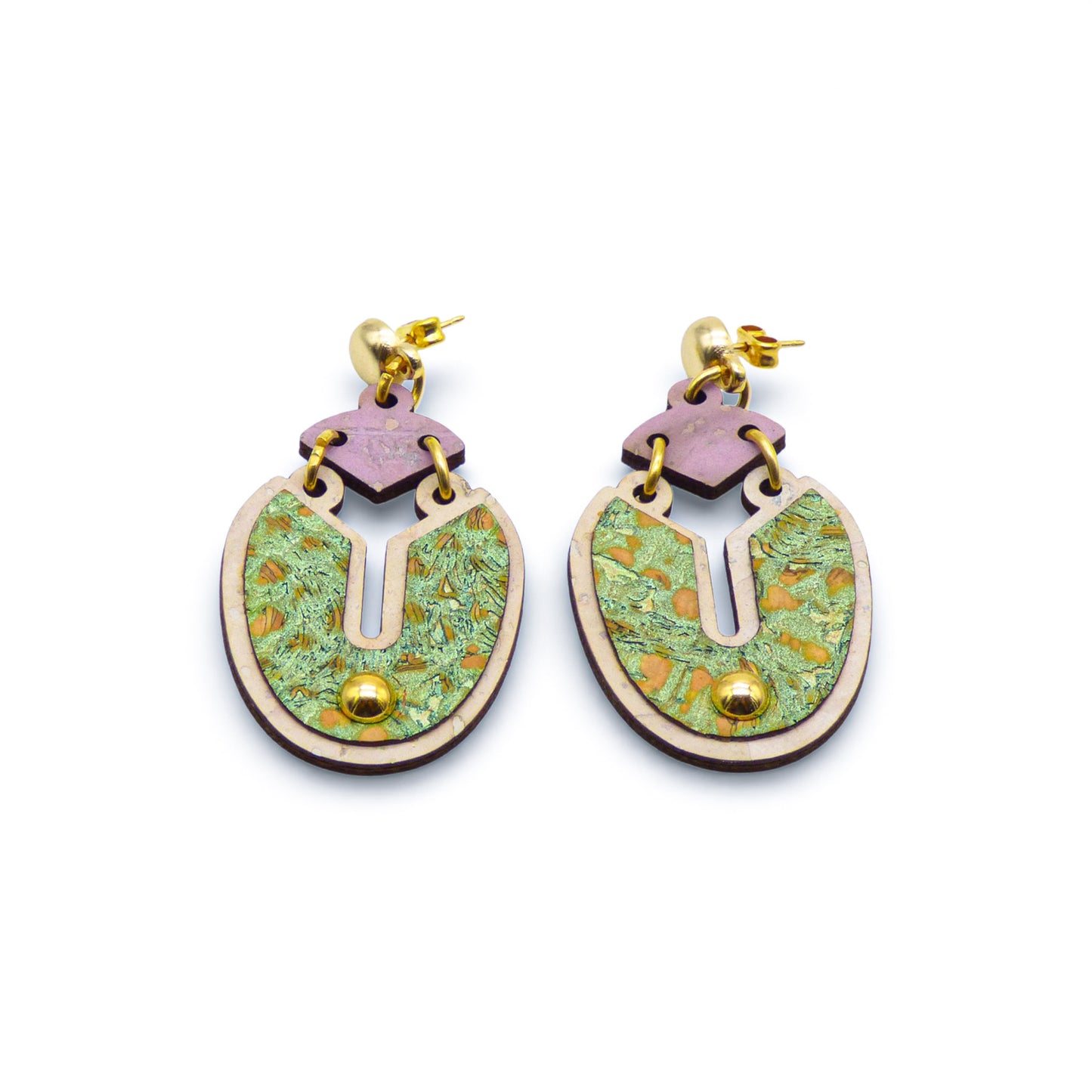 Boucles d'oreilles en liège "Scarabée" vert et violet, design unique de la marque Artipel.
