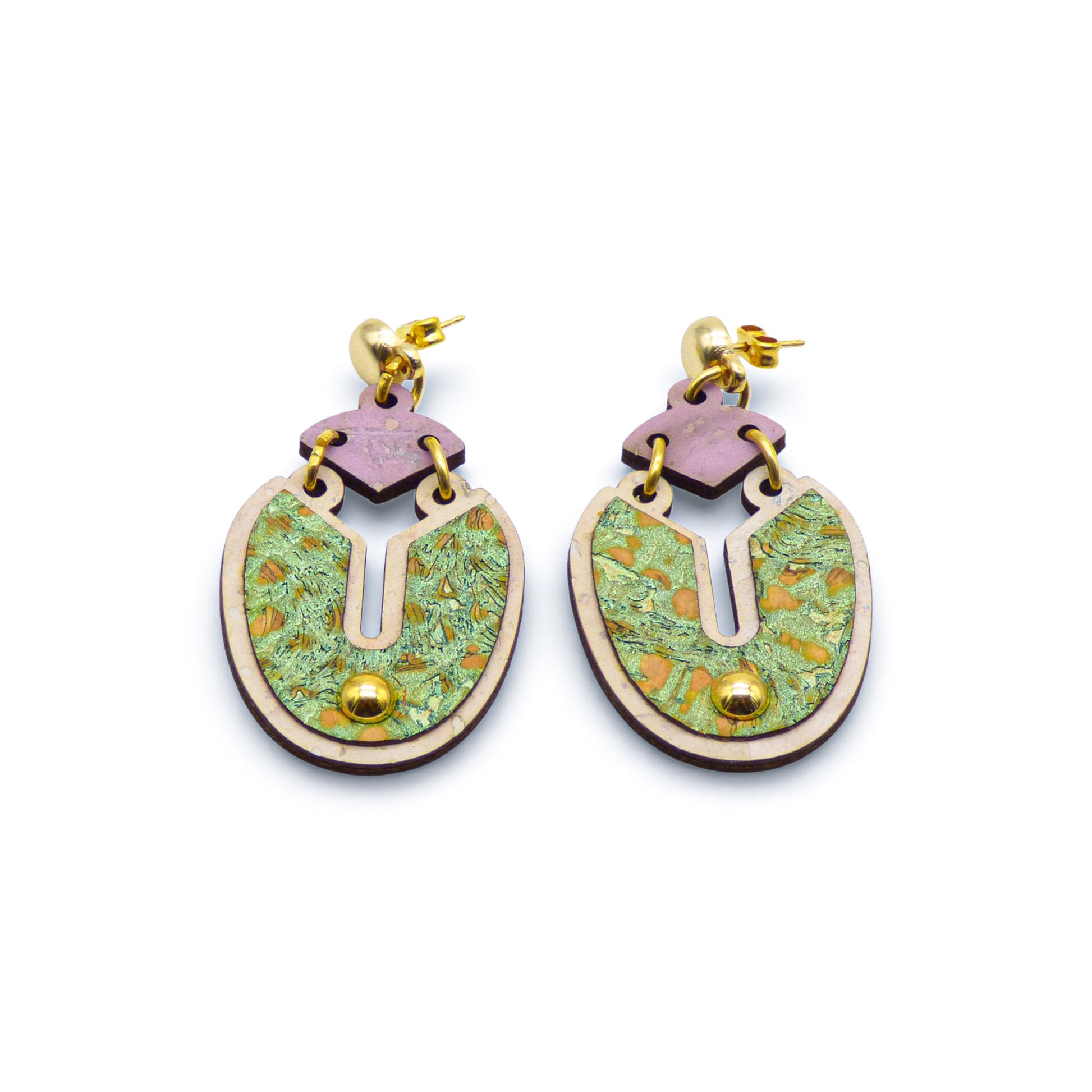 Boucles d'oreilles en liège "Scarabée" vert et violet, design unique de la marque Artipel.