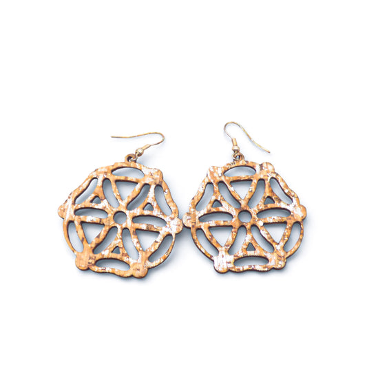 Boucles d'oreilles en liège argenté de forme ronde, créées par Artipel, présentées sur fond neutre.