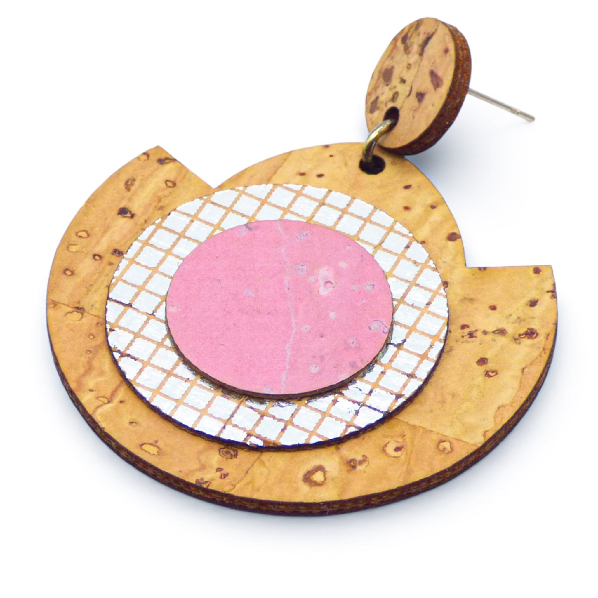 Boucle d'oreille ronde en liège naturel à centre rose — Artipel, grille blanche, Portugal