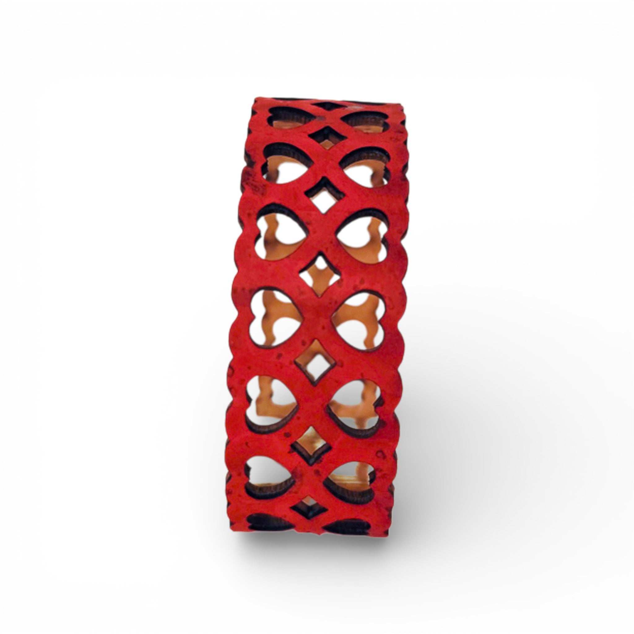 Red cork cuff bracelet "Cœur Passion" for women, featuring a simple magnetic closure by Artipel.