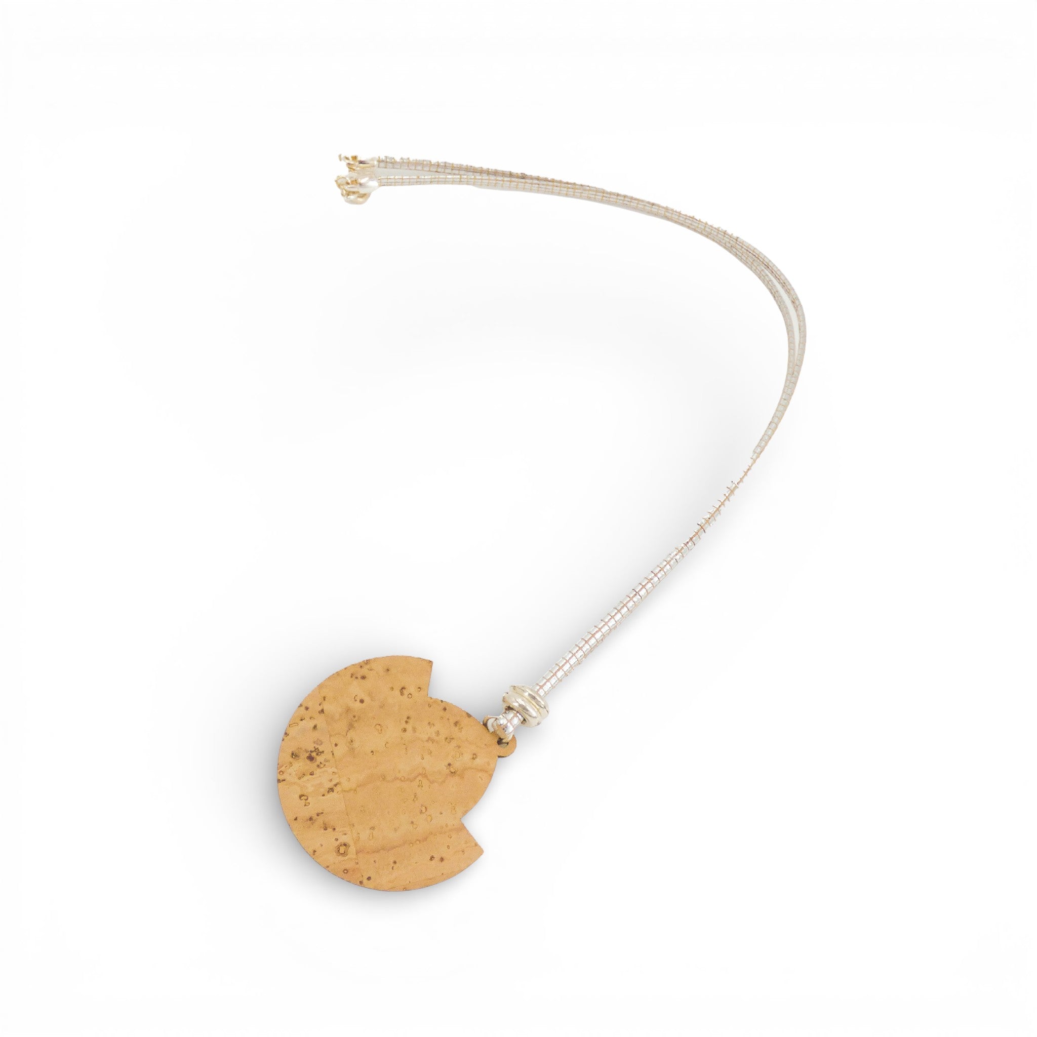 Dos uni en liège naturel du collier Oculus — Artipel, chaîne maille métal blanchi, Portugal