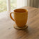 Dessous de verre rond en liège naturel sous un mug — Viking, en situation, Portugal