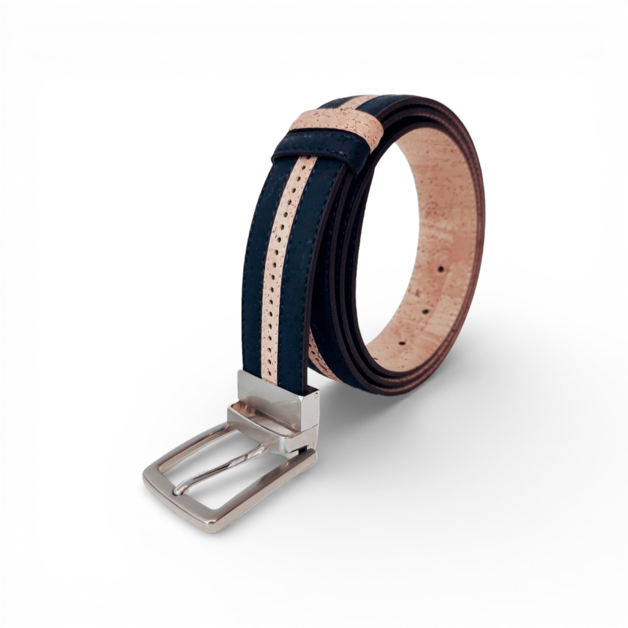 Reversible dotted cork belt with trim by TC Cortiça, showcasing its unique texture and design.