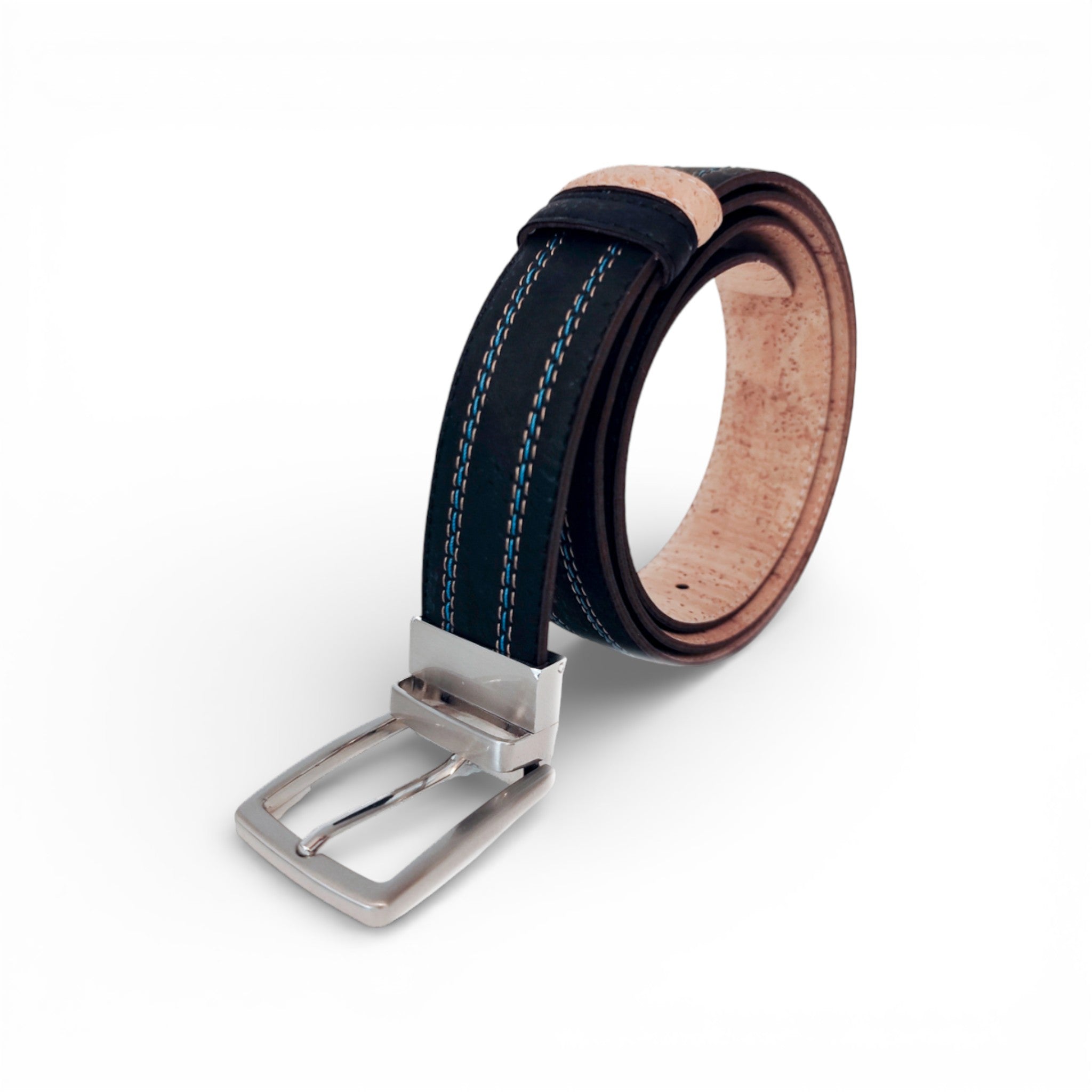 Ceinture en liège enroulée, face bleu nuit et dessous naturel — TC Cortiça, double surpiqure, Portugal