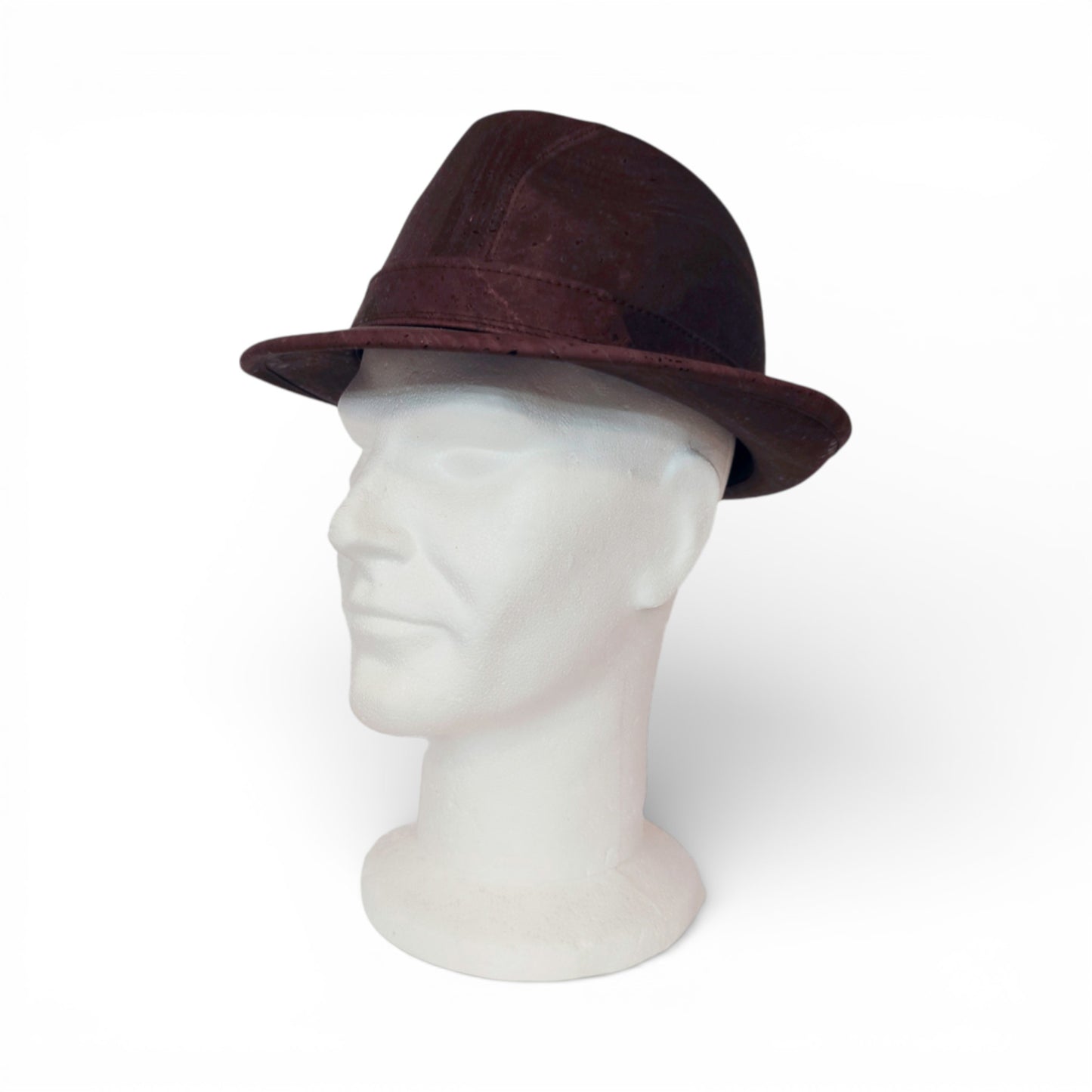 Chapeau Trilby en liège naturel Amador Varum, affichant un design élégant et texturé, idéal pour un look décontracté.