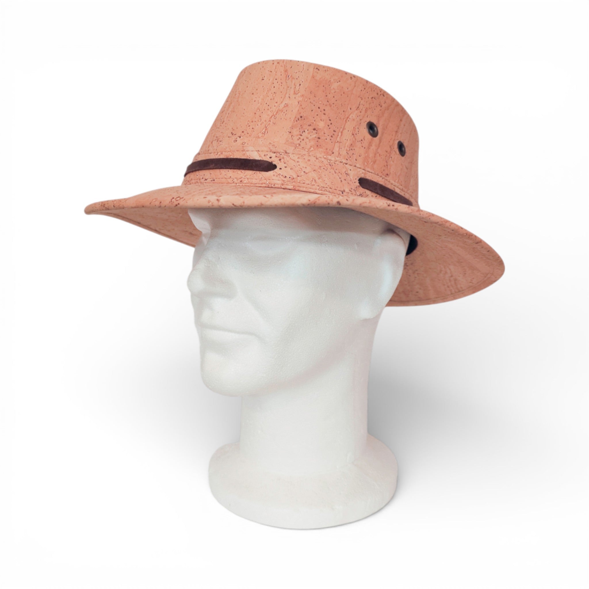 Chapeau cowboy western en liège Amador Varum, avec une large bordure et un design traditionnel, posé sur un fond neutre.