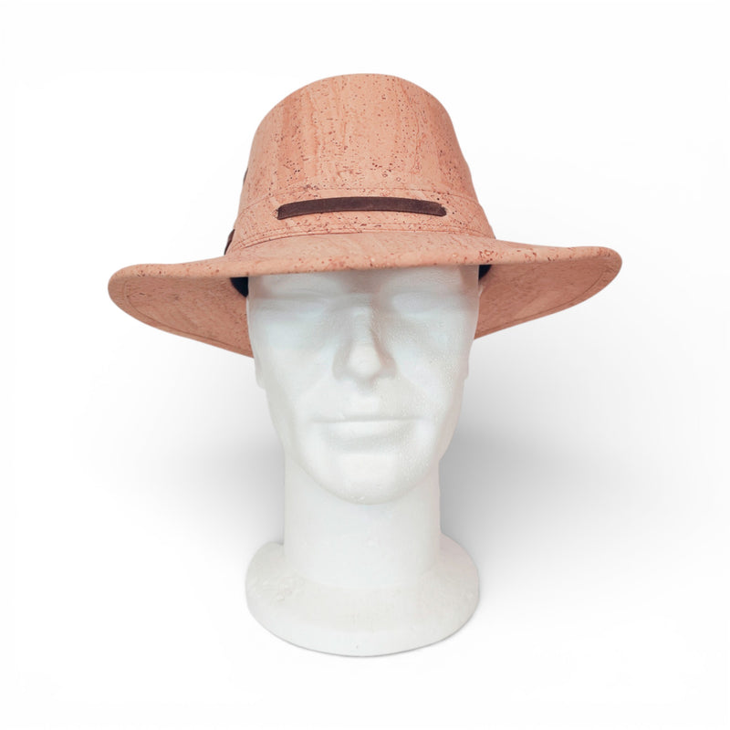 Chapeau cowboy en liège ton saumon vu de face — Amador Varum, large bord, bandeau brun, Portugal