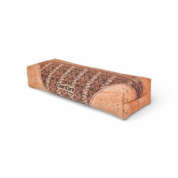 Cork pouch "Couricork" by Amador Varum, showcasing unique texture and design in a stylish, eco-friendly accessory.