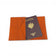 Pochette passeport en liège orange avec passeport en place — Artipel, vue intérieure, Portugal