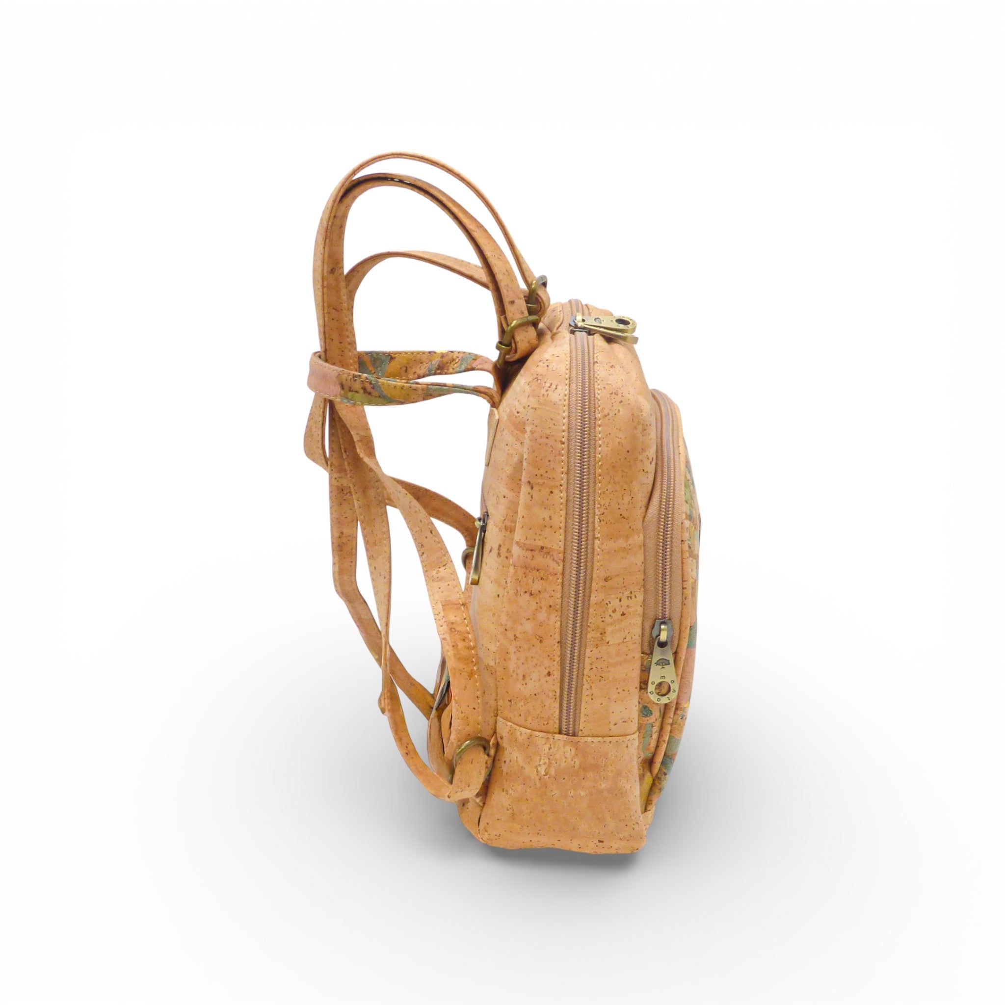 Sac à dos en liège "Mosaïque" de Montado, affichant un design unique et texturé en liège naturel.