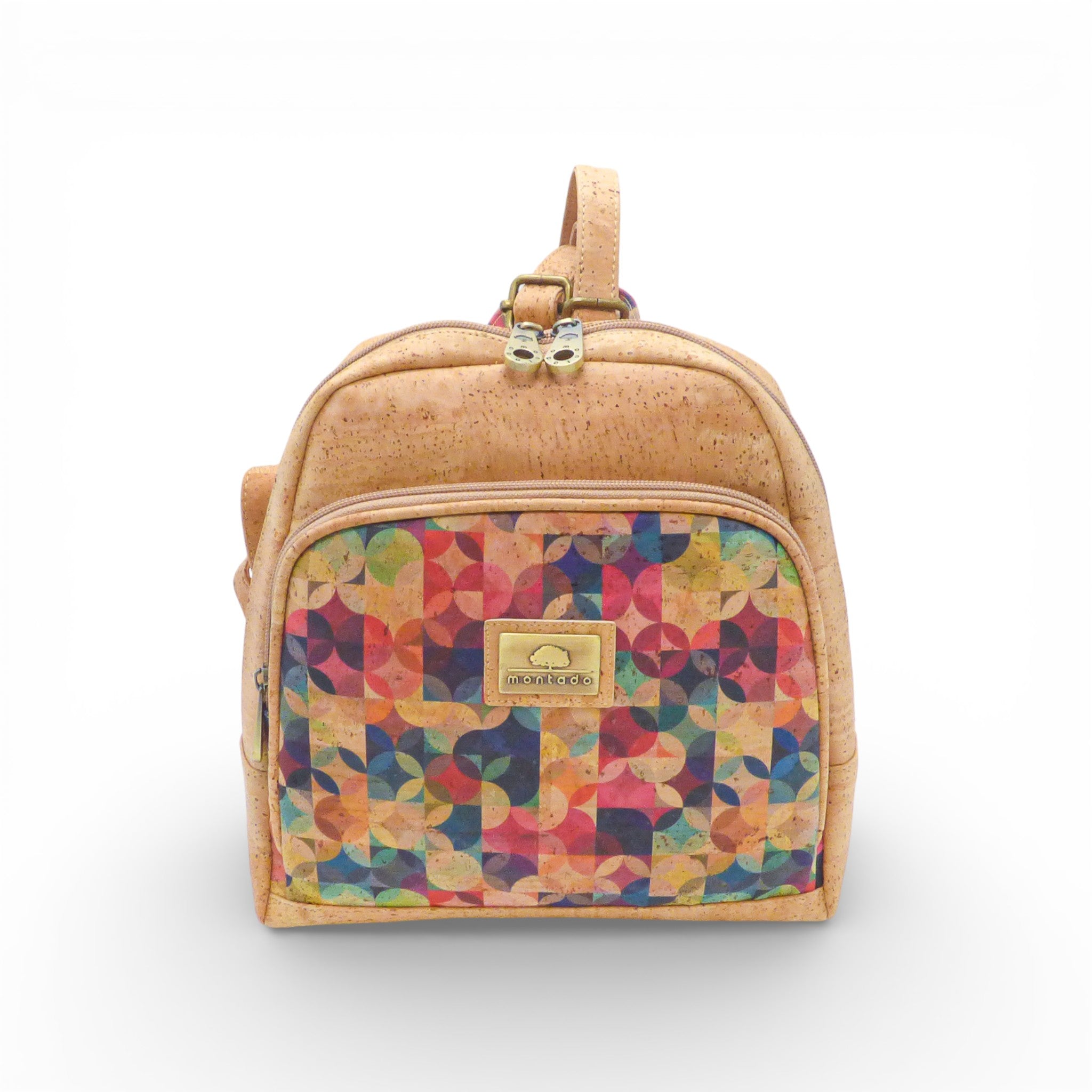 Sac à dos en liège naturel, poche avant à motif géométrique multicolore — Montado, vue de face, Portugal