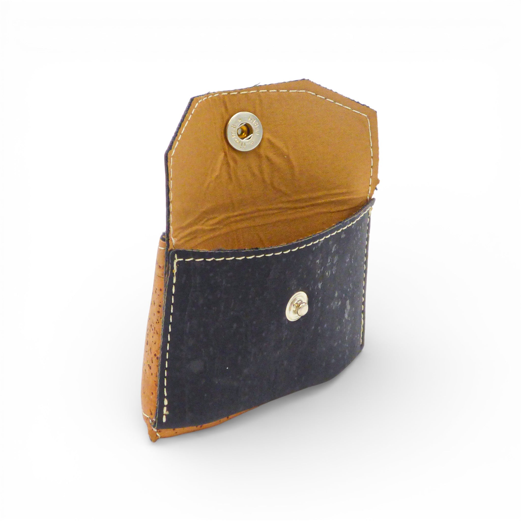 Biface wallet and coin holder by Amador Varum, showcasing elegant design and practical features in a stylish image.