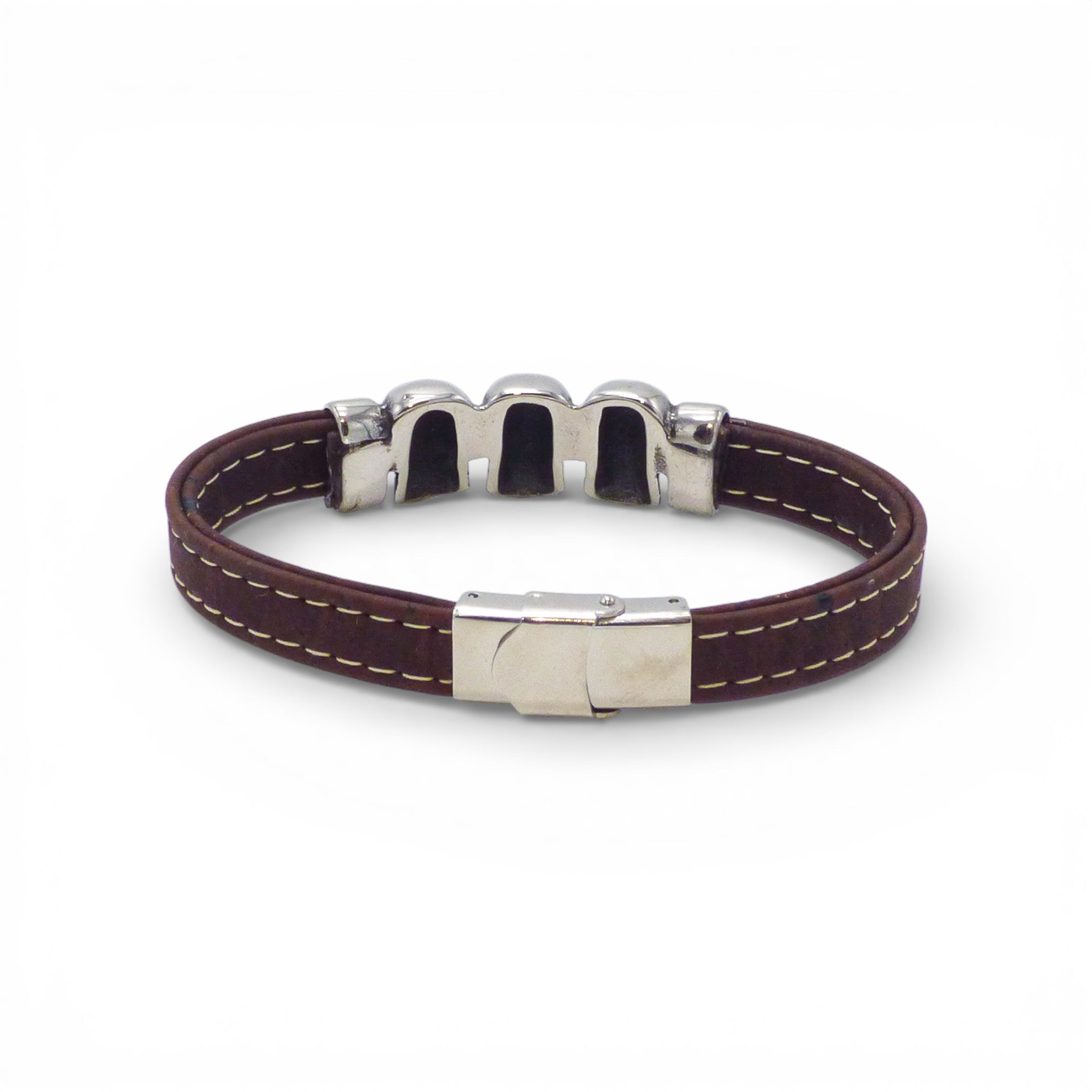 Bracelet en liège brun de trois quarts — Cork Colors, têtes de mort acier, fermoir, Portugal