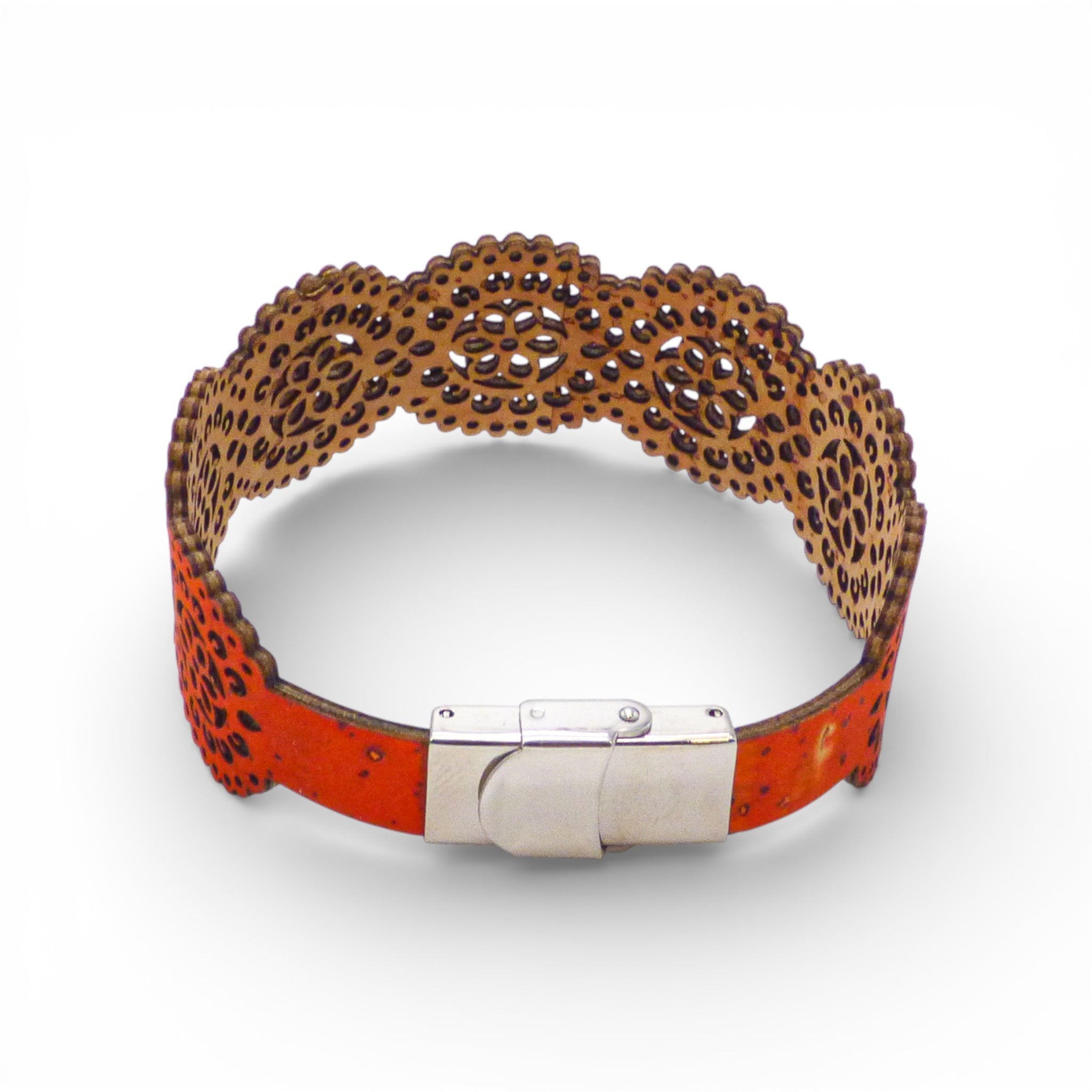 Manchette Rosace en liège orange et tan vue de dessus — Cork Colors, fermoir acier, dentelle ajourée