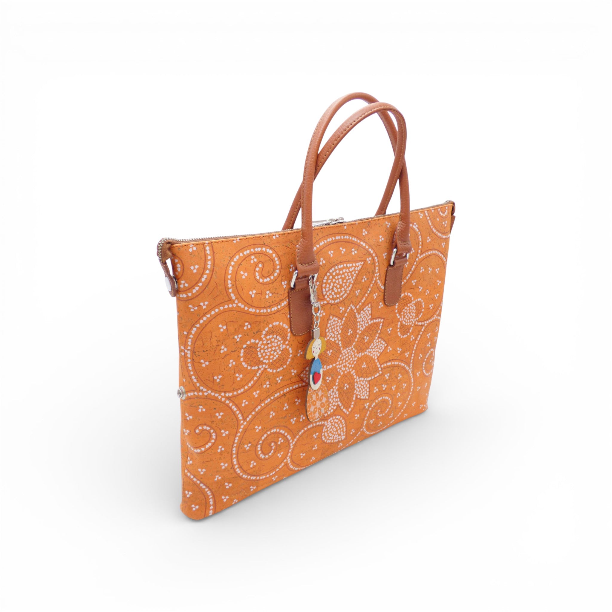 Grand sac cabas en liège imprimé paisley orange, trois-quarts — Artipel, anses cognac, Portugal