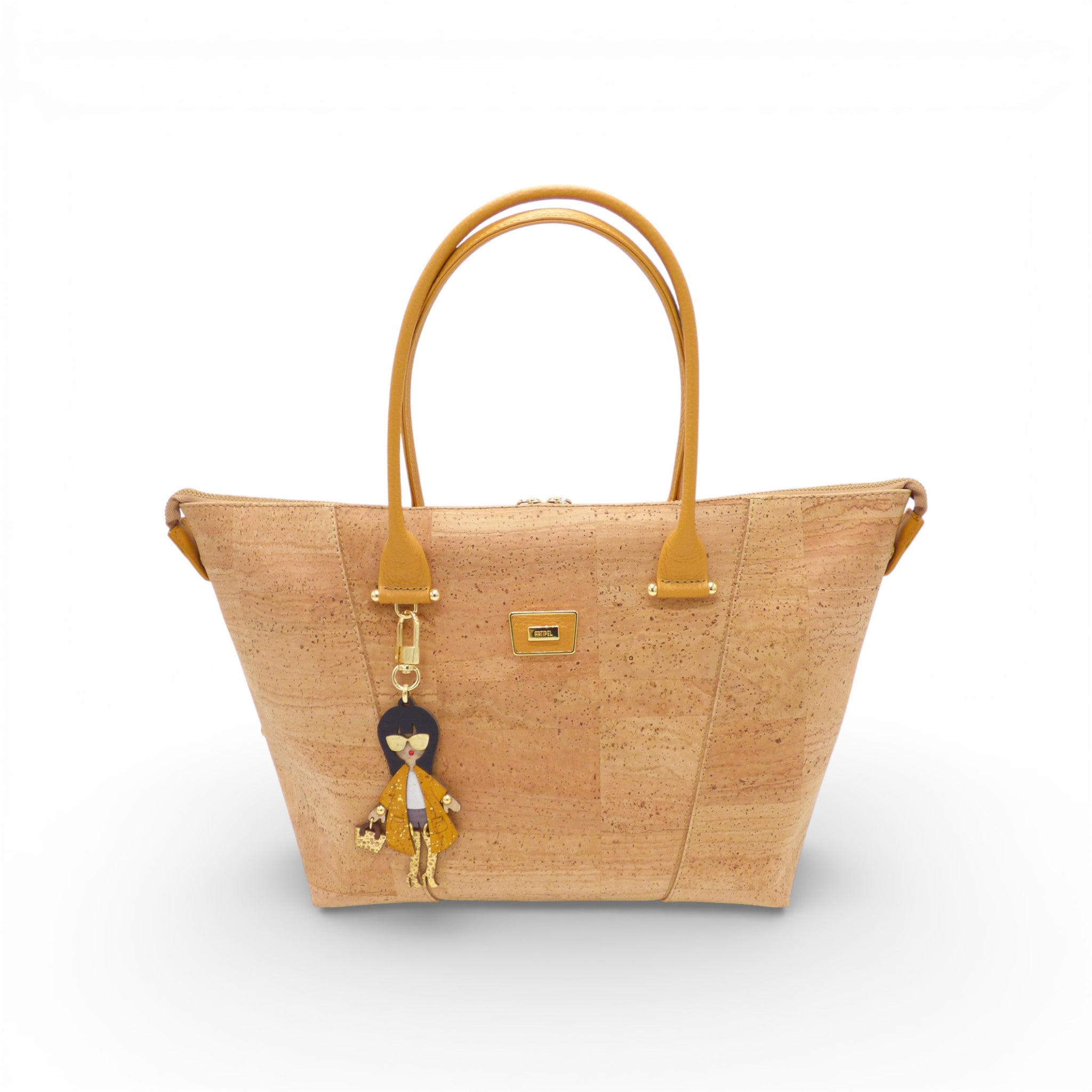 Sac modulable évasé en liège naturel vu de face, charm poupée — Artipel, anses camel, Portugal
