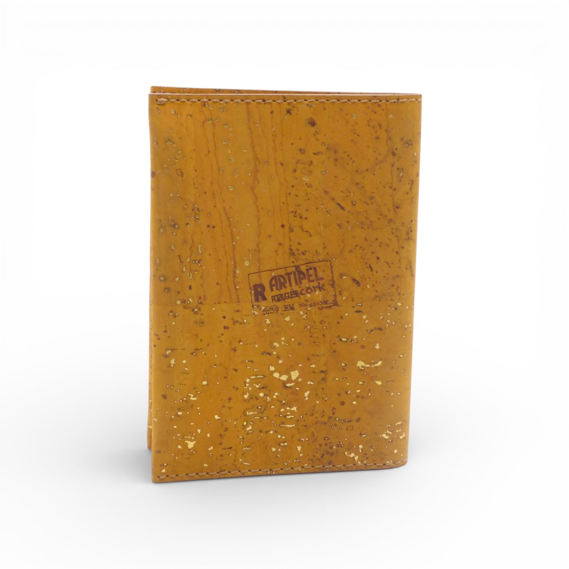 Pochette passeport en liège Artipel, vue de face, présentant un design élégant et durable pour le rangement des documents.