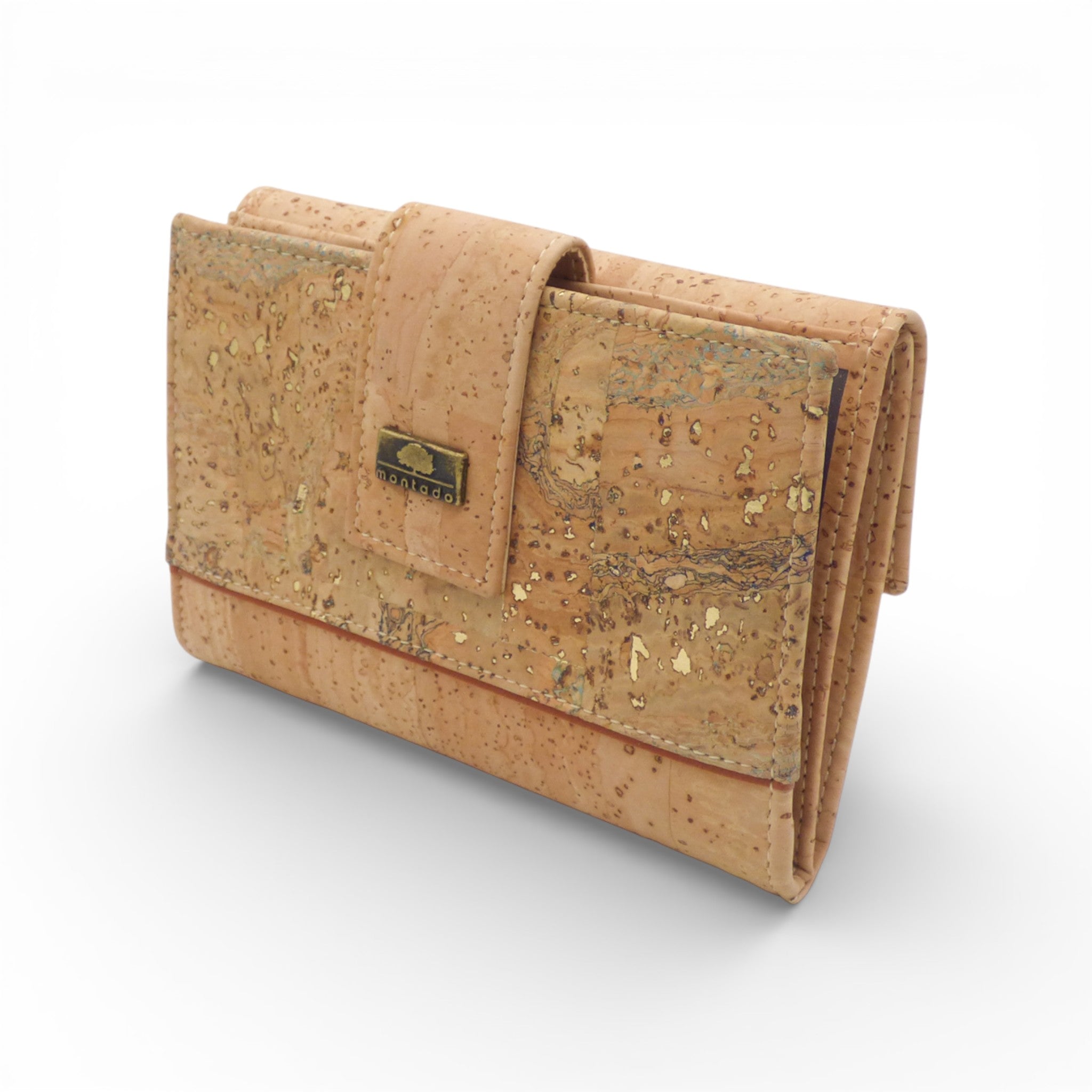 Portefeuille compact en liège naturel moucheté d'or vu de trois-quarts — Montado, Portugal