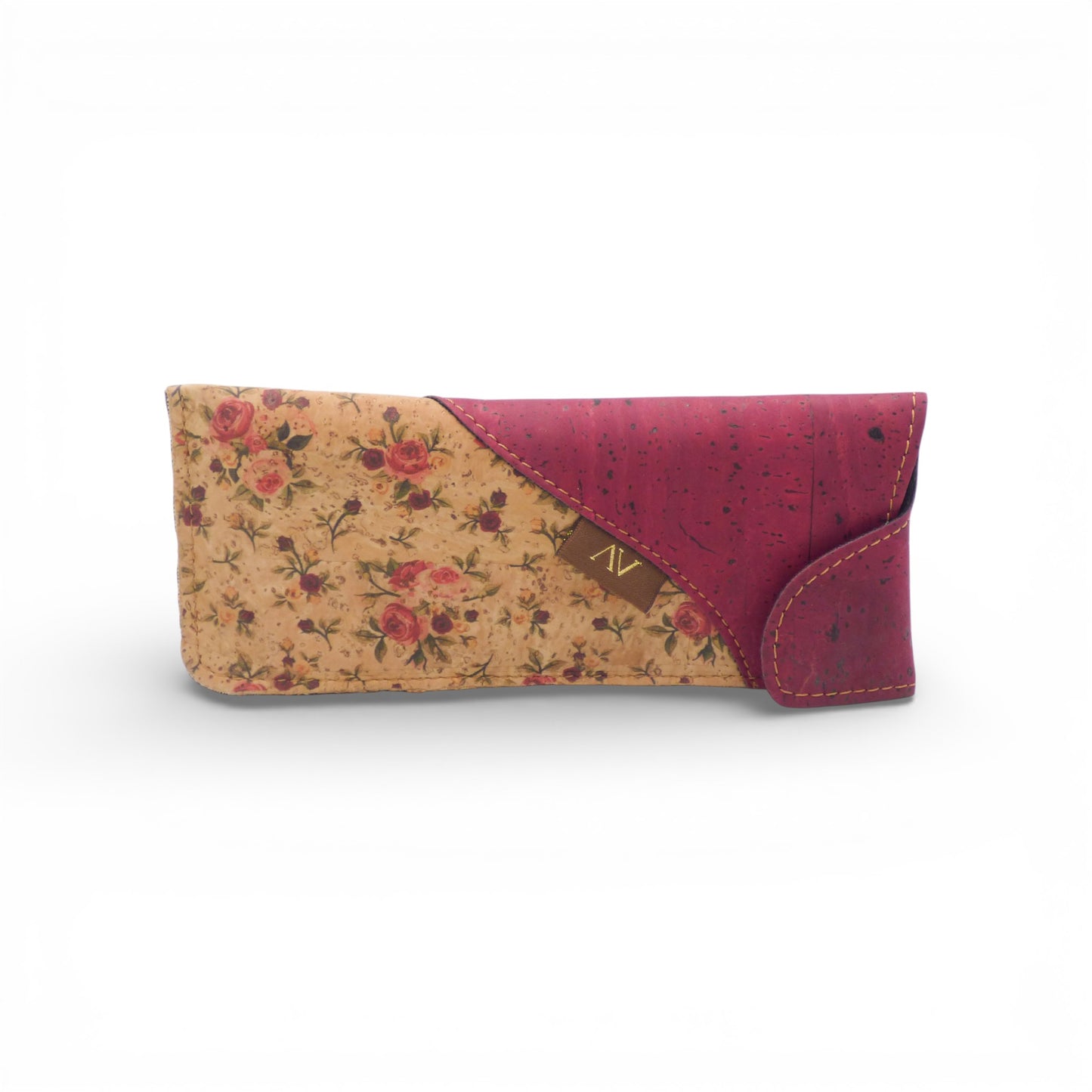 Étui à lunettes en liège Amador Varum, affichant une texture naturelle et un design élégant, posé sur une surface neutre.