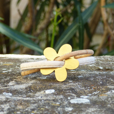 Bracelet liège Marguerite Dorée — Cork Colors fleur or design délicat