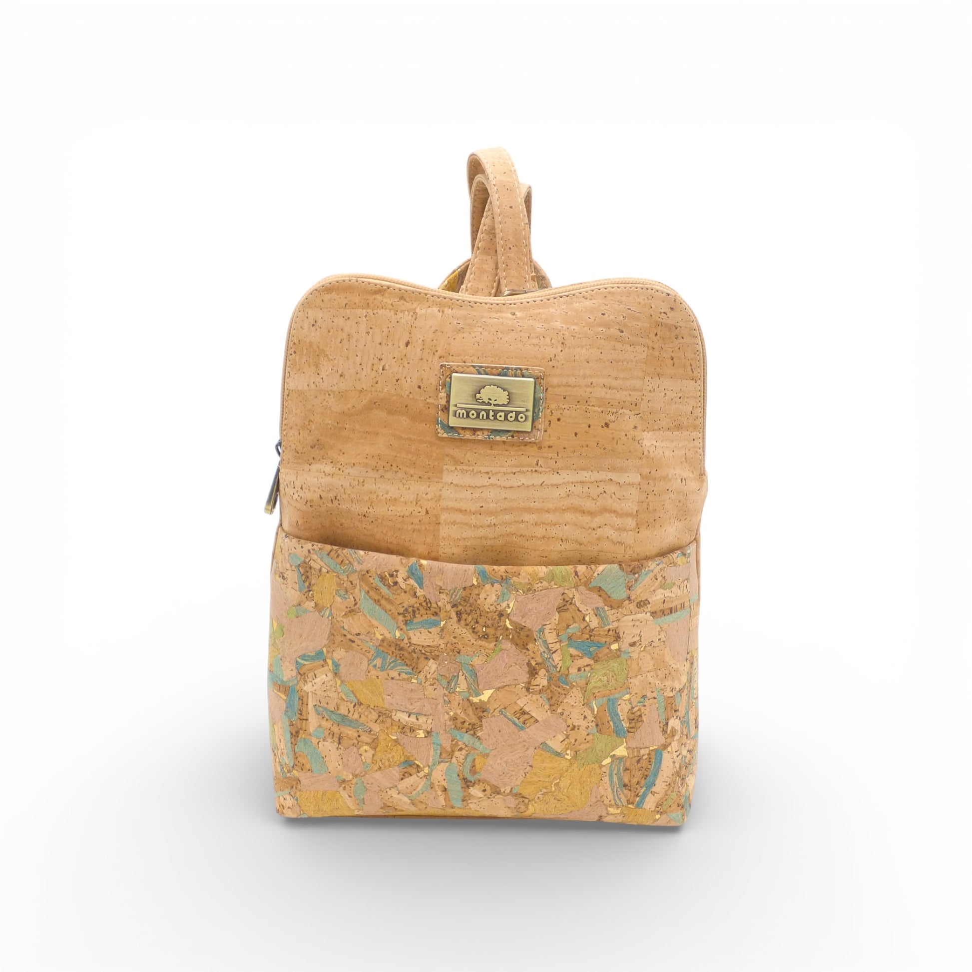 Sac à dos compact en liège Montado, présentant une texture naturelle et un design pratique, idéal pour un usage quotidien.