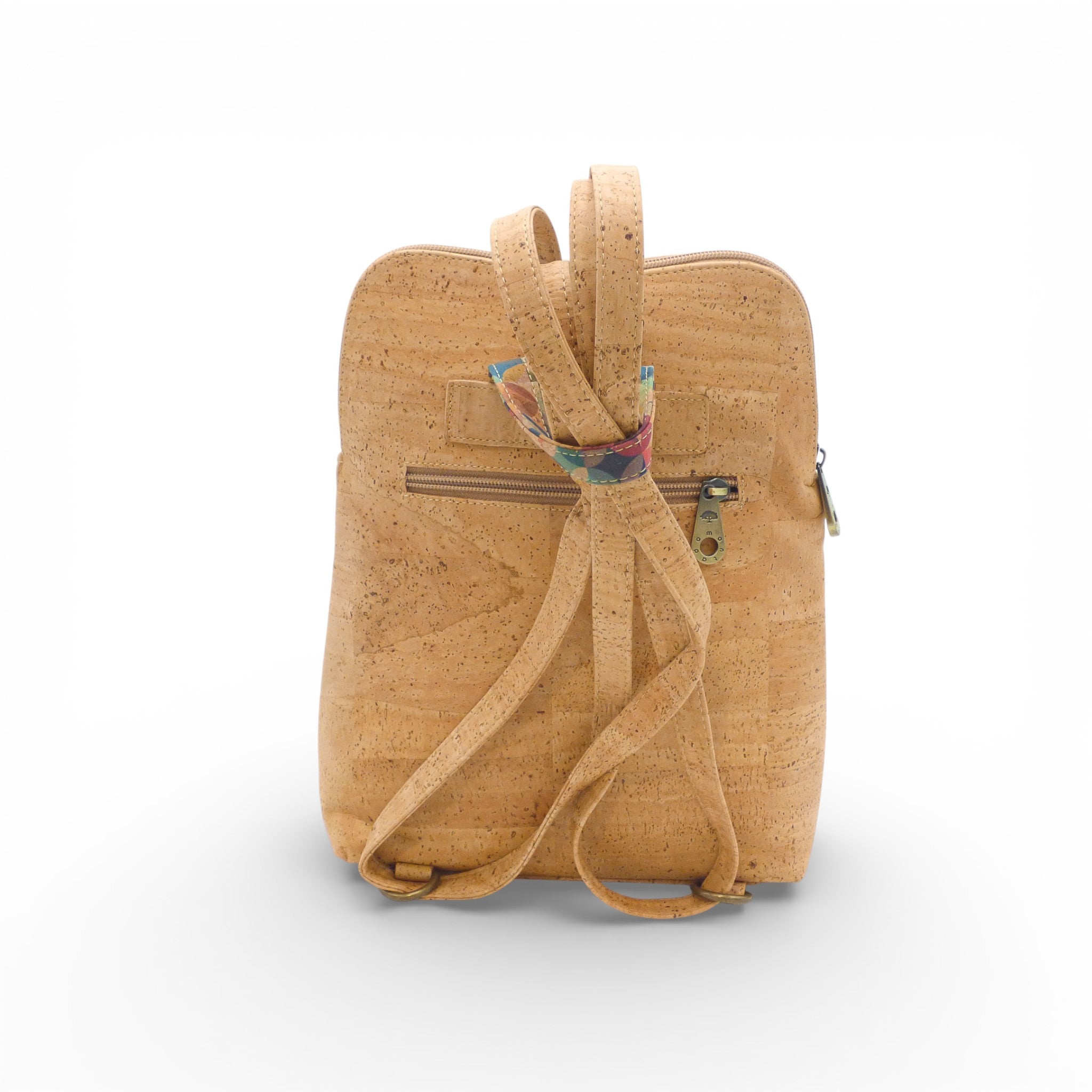 Dos d'un sac à dos en liège naturel — Montado, bretelles, accents multicolores, Portugal