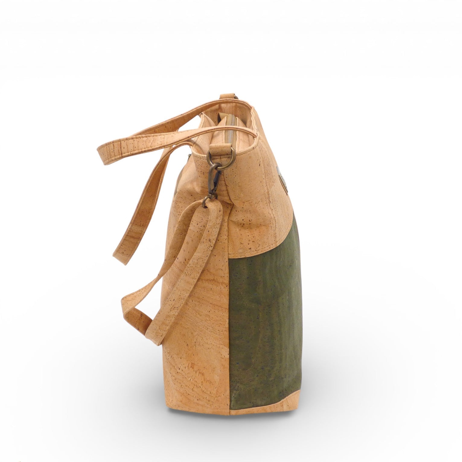 Sac à main en liège Montado de Home & Liège, affichant une texture naturelle et un design élégant.