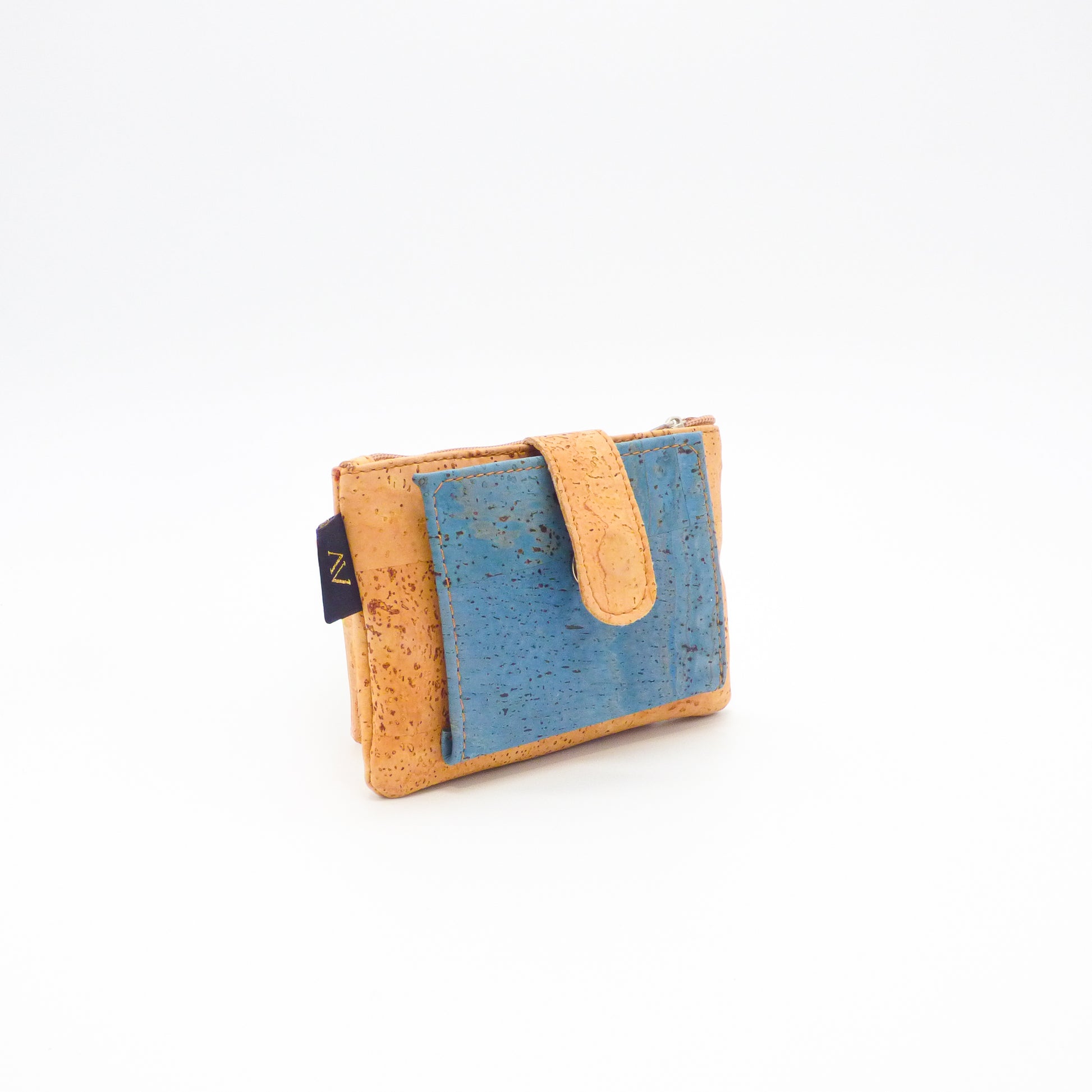 Petit porte-monnaie et cartes en liège Amador Varum, vu de face avec texture naturelle et compartiments visibles.