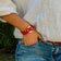 Bracelet multi-rangs en liège rouge porté au poignet — Cork Colors, médaillon argent, Portugal