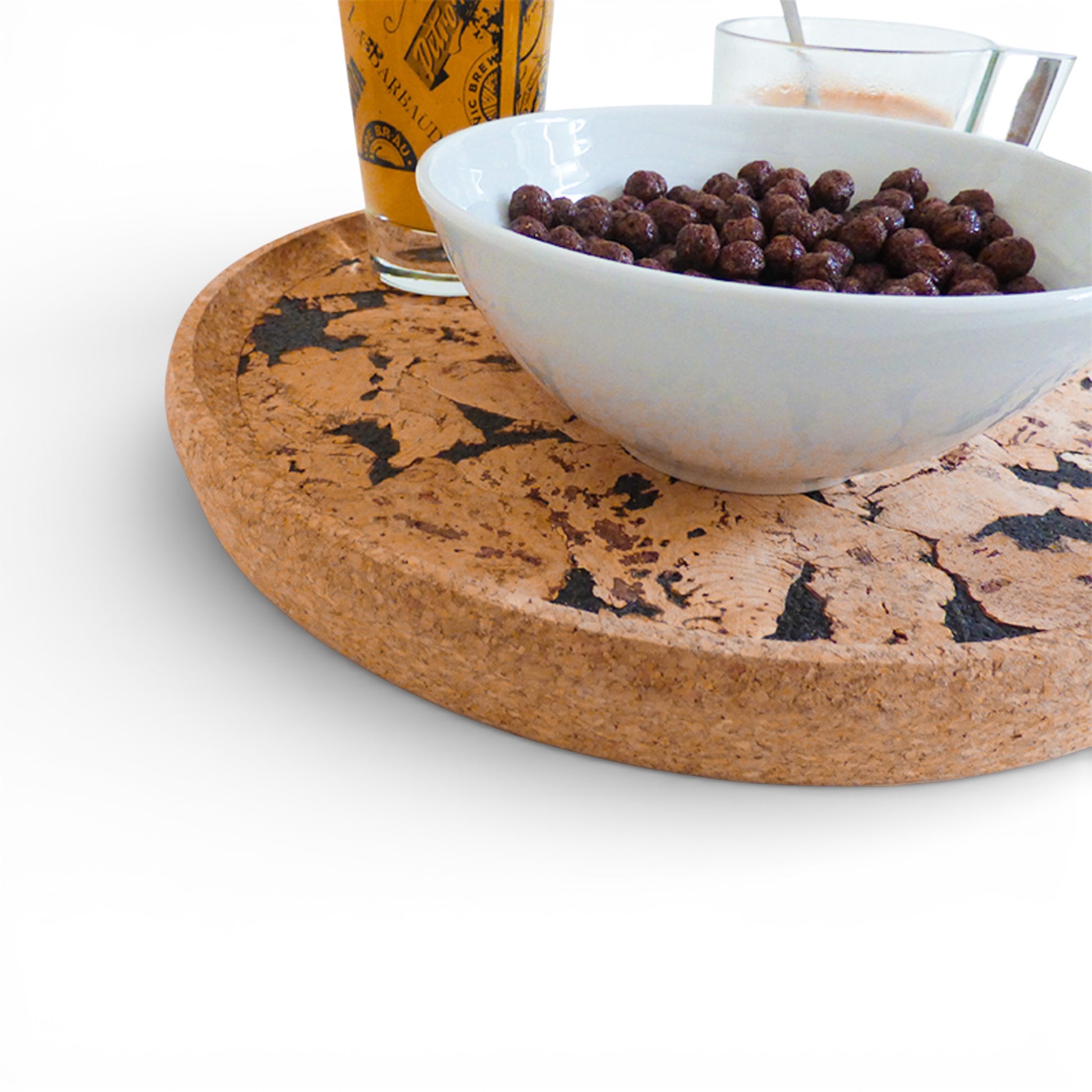 Plateau rond en liège naturel noir de la marque Viking, idéal pour l'art de la table et la présentation de plats.