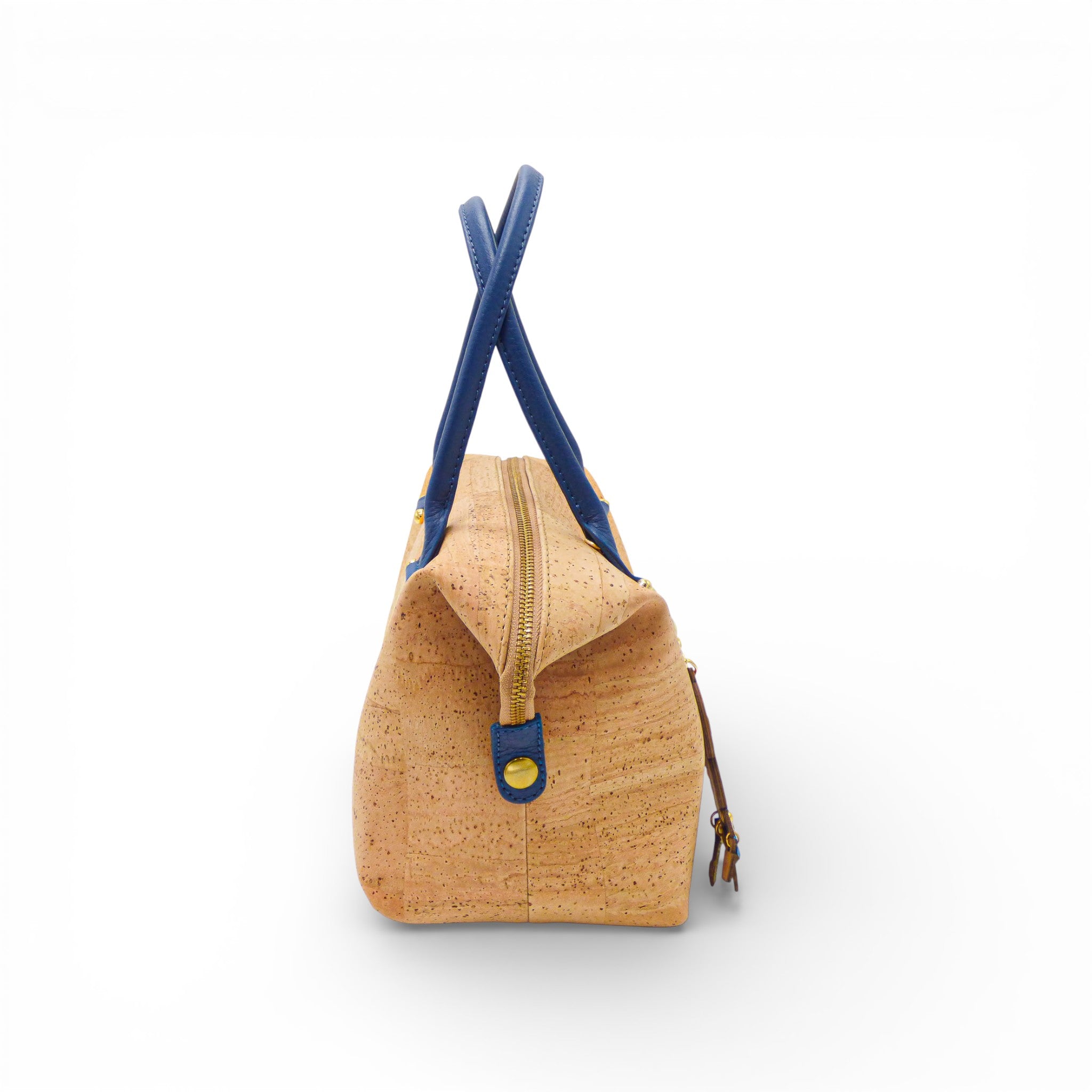 Profil d’un sac modulable en liège naturel — Artipel, anse bleue, zip doré et bouton-pression, Portugal