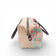 Profil zippé d'un sac boston en liège imprimé pastel — Artipel, tirette logotée, Portugal