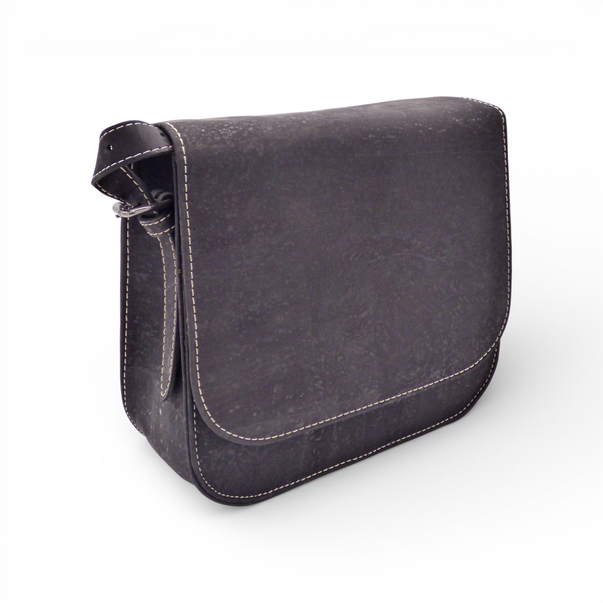 Sac bandoulière en liège noir Marla Pais avec poche arrière zippée, style chic et fabrication artisanale portugaise.