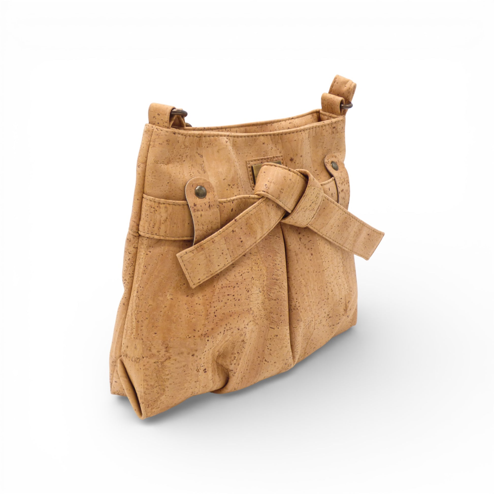 Sac bandoulière en liège "Nœud" de Montado, de taille moyenne, avec un design naturel et original fabriqué au Portugal.