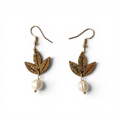 Feuilles de liège et perle nacrée blanche, cadeau femme original et écoresponsable
