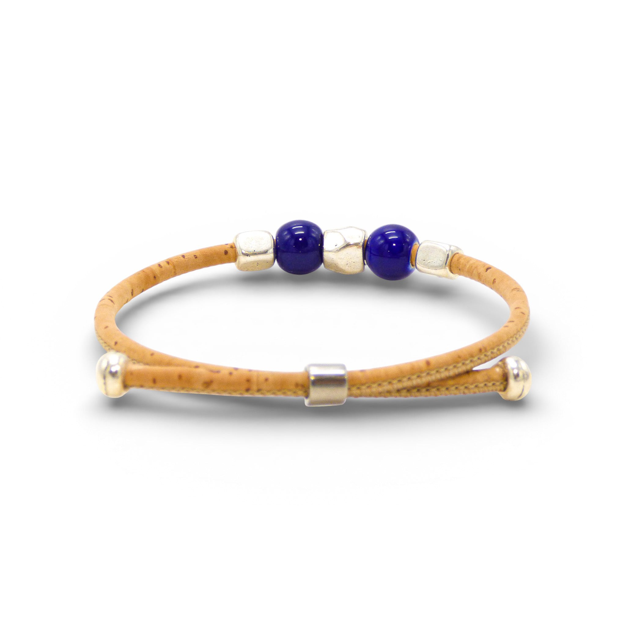Delicate perlé bracelet in blue from Cork Colors, featuring a silver clasp and soft cork texture.