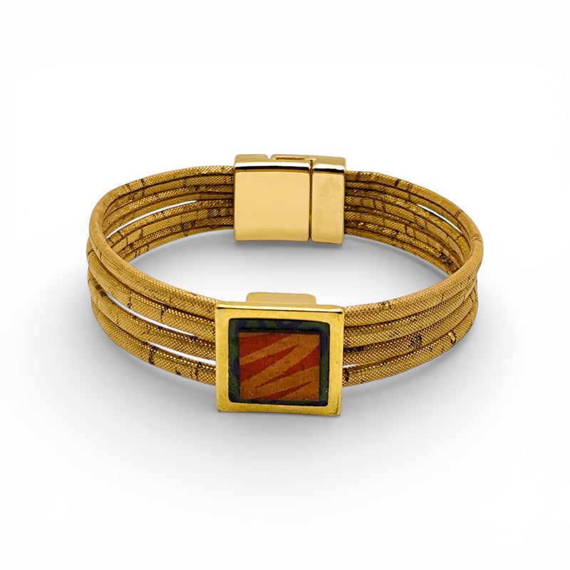 Bracelet multi-rangs en liège doré, cabochon carré orangé — Artipel, fermoir métal doré, Portugal