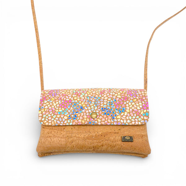 Montado Pochette Double Poche in a stylish design with two pockets, showcasing its unique texture and color.