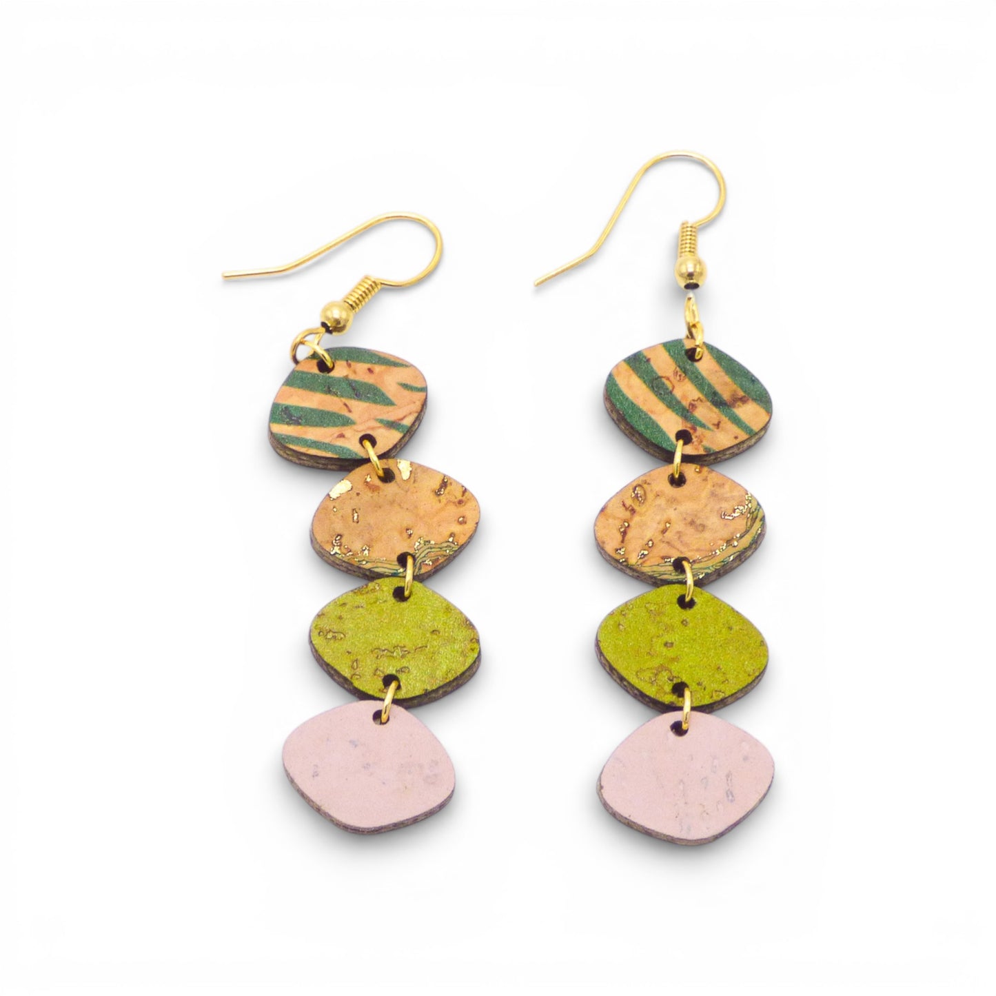 Pendulous cork earrings "Evora" by Cork Colors featuring a stylish design with natural texture and earthy tones.